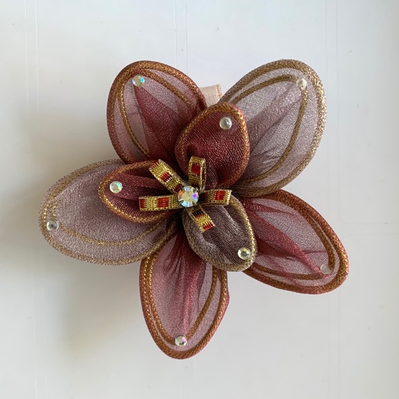 Flower Brooch - Picture 1 of 3